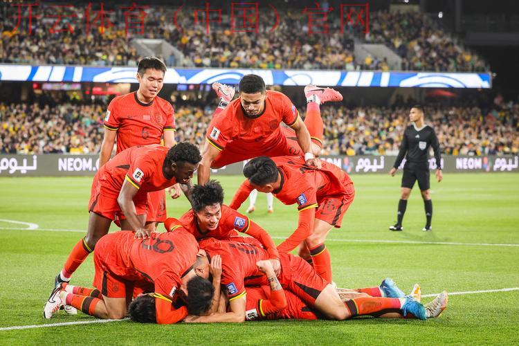 开云足球官网，观看球队豪强对阵经典赛事回顾